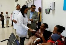 Gobierno entrega bono navideño a hospitales y otras instituciones de salud y discapacidad