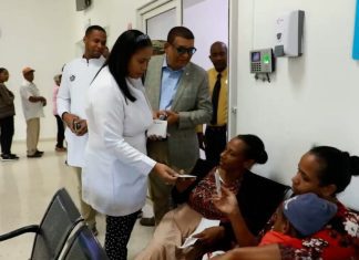 Gobierno entrega bono navideño a hospitales y otras instituciones de salud y discapacidad