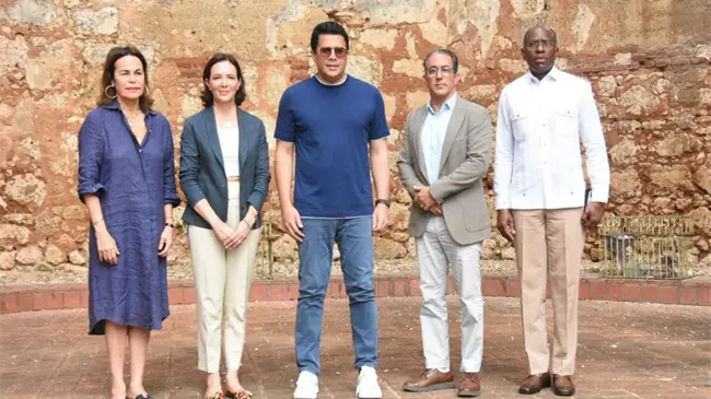 Ministro de Turismo reabre más calles en Ciudad Colonial y presenta obras de estabilización de monasterio de SFM