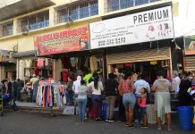 Reportaje- Comerciantes se quejan por bajas ventas y compradores de precios altos