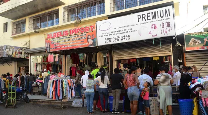 Reportaje- Comerciantes se quejan por bajas ventas y compradores de precios altos