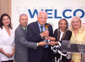 RoseMaryNews entrega “La Antorcha de la Democracia” a exalcalde Miami y reafirma compromiso con el sistema