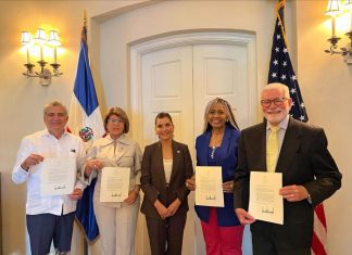 Embajadora de Estados Unidos se reúne con organizaciones pro vida en RD
