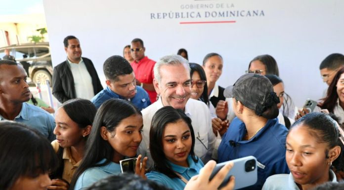 Presidente Abinader exhorta a jóvenes de Dajabón a prepararse para el futuro y garantiza seguimiento a demandas escolares y comunitarias