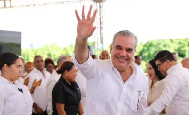 «Creemos en ustedes, en sus ideas y en su capacidad de transformar el país»; Abinader felicita a los jóvenes en su día