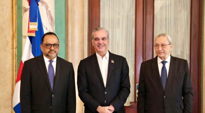 Presidente Abinader juramenta a Antoliano Peralta como ministro de Justicia y a Jorge Subero Isa como Consultor Jurídico