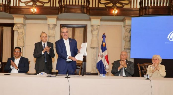 Presidente Abinader aprueba reglamento de aplicación de la Ley 47-25 de Contrataciones Públicas