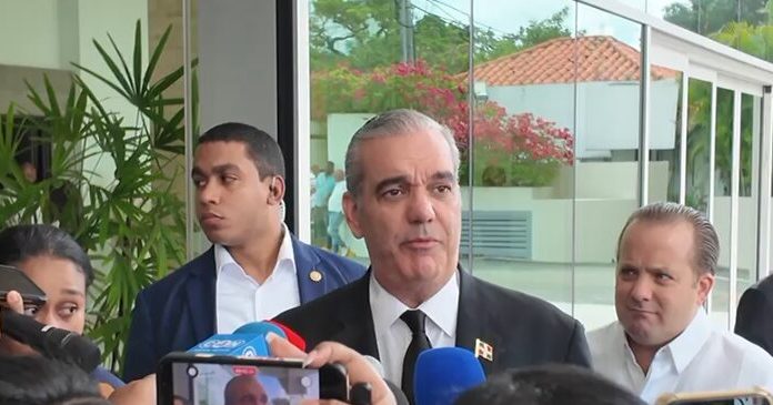 Presidente Luis Abinader dice Alburquerque siempre fue tomado en cuenta en su gobierno; destaca su preparación
