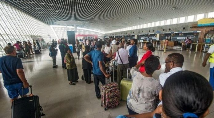 Puerto Rico suspende sus vuelo y restringe espacio aéreo debido a invasión de Estados Unidos a Venezuela