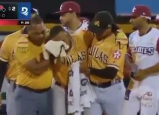 Alberto Rodríguez abandona el partido tras recibir un fuerte impacto en el rostro