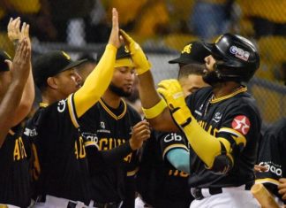 Águilas siguen vivas en la lucha por la clasificación para la final del beisbol