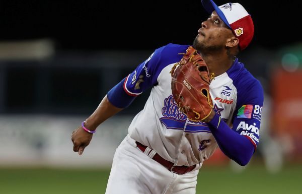 Venezolano Alcides Escobar reforzará a Leones del Escogido