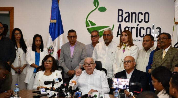 “El Banco Agrícola presta, no regala”, aclara su administrador, Fernando Durán