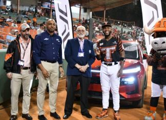 Bryan de la Cruz es premiado como Jugador Más Valioso y recibe yipeta JAC JS6 en La Romana