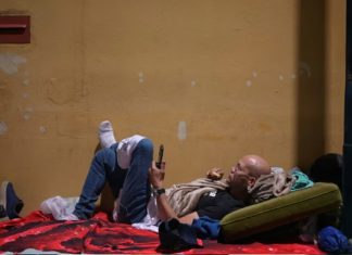 Instalan campamentos frente a cárceles de Venezuela exigiendo liberar presos políticos