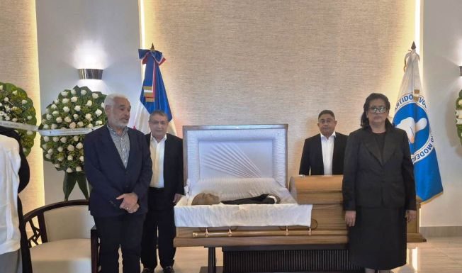 Comisión del PLD acude al velatorio Ramón Albuquerque