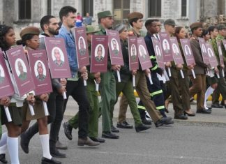 Cubanos marchan por la muerte de 32 militares en captura de Maduro