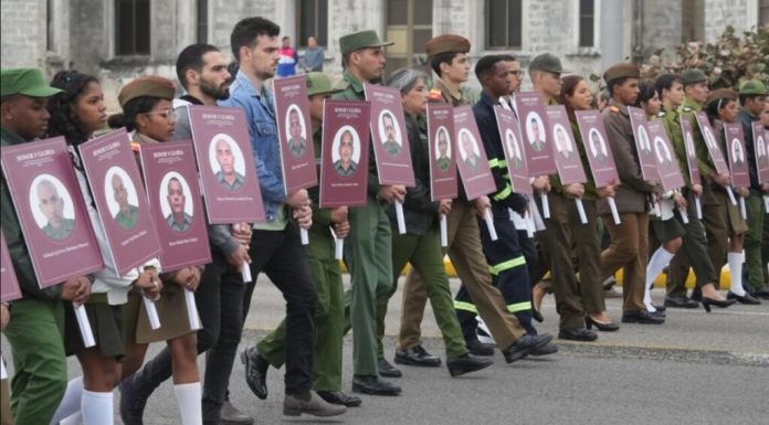 Cubanos marchan por la muerte de 32 militares en captura de Maduro
