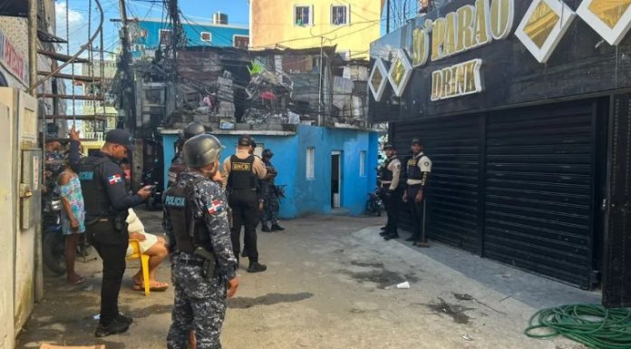 DNCD vuelve a Capotillo; arresta a once personas, decomisa cocaína, marihuana y crack