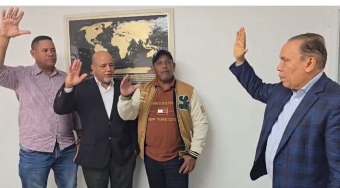 Radhamés Jiménez juamenta nuevos miembros de la Fuerza del Pueblo en Bahoruco