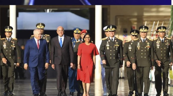 La Fuerza Armada de Venezuela reconoce a Delcy Rodríguez como su comandante en jefe