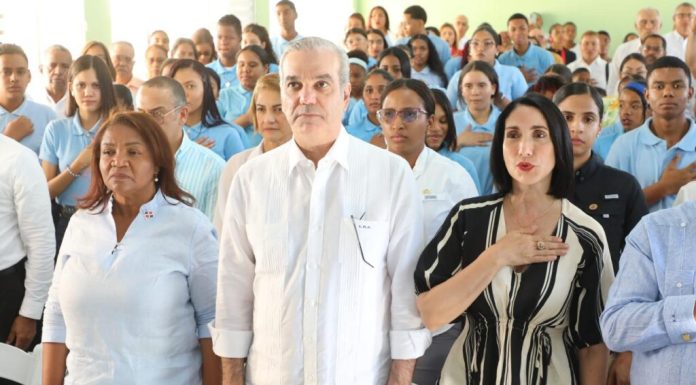 Abinader inaugura Centro Educativo que beneficia a más 300 estudiantes, tras más de una década de espera en Carrera de Yeguas, Las Matas de Farfán