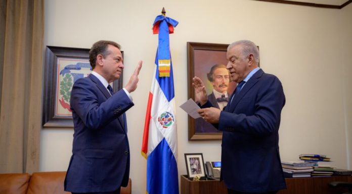 Ministro Andrés Bautista juramenta a Víctor Ito Bisonó al frente del Ministerio de Vivienda