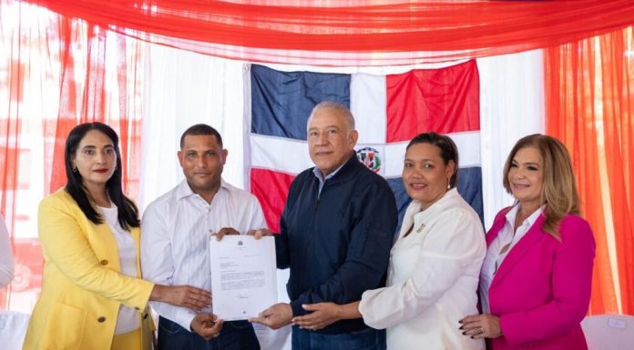 Gobierno entrega más de RD$85 millones para construcción de obras en Azua