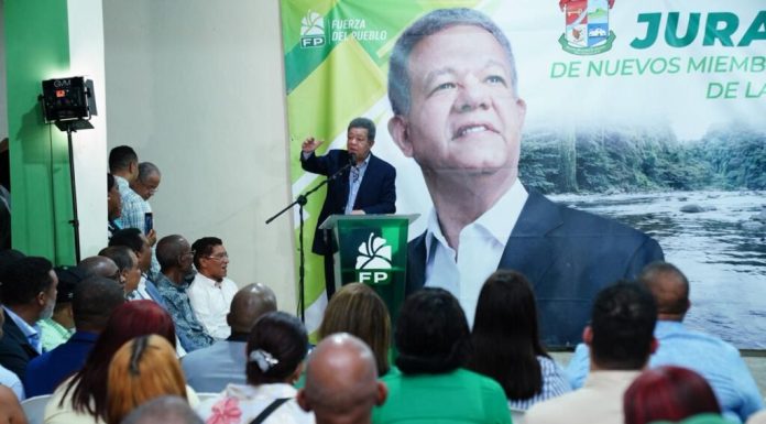 Leonel acusa al PRM de haber comprado elecciones con fondos de SeNaSa y anuncia obras prioritarias para La Cuchilla y Medina
