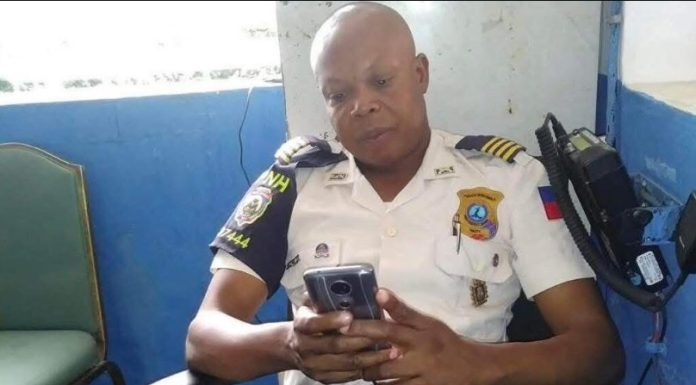 Bandas armadas asesinan un inspector de la Policía Haitiana, informa el Consejo Presidencial de Transición