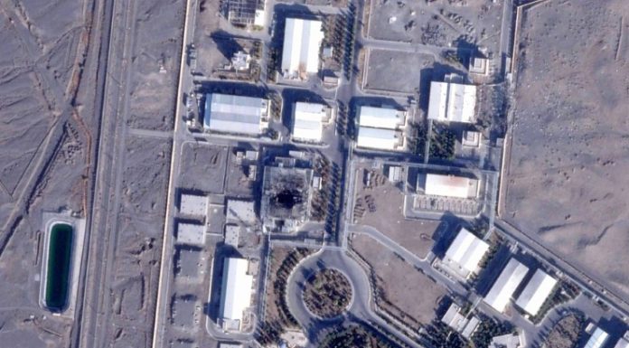 En medio de las tensiones, imágenes satelitales muestran actividad en dos sitios nucleares de Irán