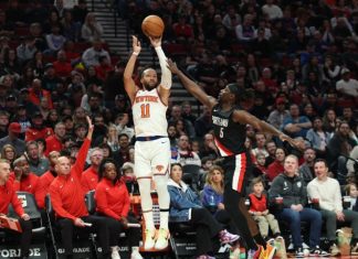 Jalen Brunson se lesiona en la derrota ante Sacramento