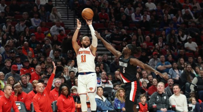 Jalen Brunson se lesiona en la derrota ante Sacramento