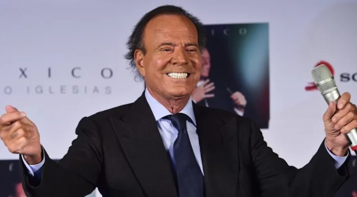 Julio Iglesias contrata un abogado para hacer frente a las acusaciones contra él