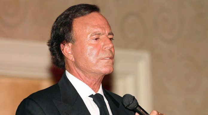 Fiscalía española archiva querella contra Julio Iglesias por presuntas agresiones sexuales