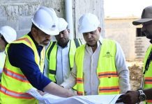 Director Servicio Nacional de Salud supervisa construcción de hospitales en Azua y San Cristóbal