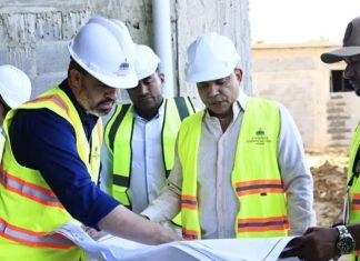Director Servicio Nacional de Salud supervisa construcción de hospitales en Azua y San Cristóbal