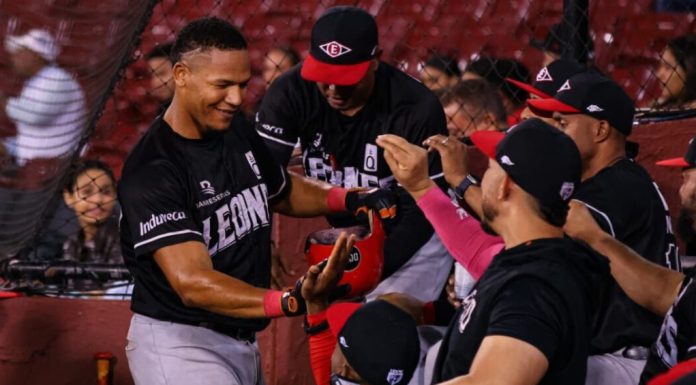 Leones del Escogido se afianzan en la cima del Round Robin