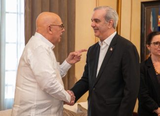 Presidente Abinader recibe a Michel Camilo y autoridades del Berklee College of Music