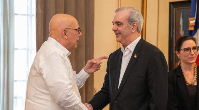 Presidente Abinader recibe a Michel Camilo y autoridades del Berklee College of Music