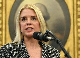 La fiscal general de Estados Unidos anuncia imputaciones contra Nicolás Maduro y su esposa