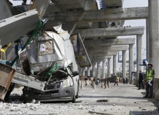 Dos muertos y un herido por otro desplome de grúa en Tailandia tras accidente ferroviario