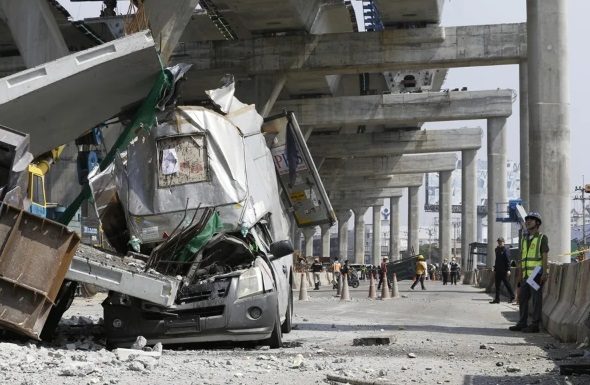 Dos muertos y un herido por otro desplome de grúa en Tailandia tras accidente ferroviario