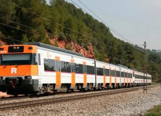 Al menos cinco heridos graves tras descarrilar un tren de Rodalies en Gelida, Barcelona