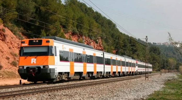 Al menos cinco heridos graves tras descarrilar un tren de Rodalies en Gelida, Barcelona