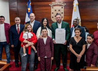 Yunesky Maya es reconocido como Hijo Adoptivo por el Ayuntamiento de Santiago