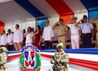 Presidente Abinader observa desfile conmemorativo del 213 aniversario del natalicio de Juan Pablo Duarte, dando inicio al Mes de la Patria