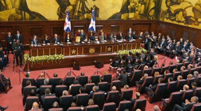 Reportaje- Centrales sindicales creen diputados juegan al tiempo con aprobación Código de Trabajo