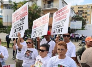 Familiares de víctimas de la tragedia de la discoteca Jet Set marchan exigiendo justicia