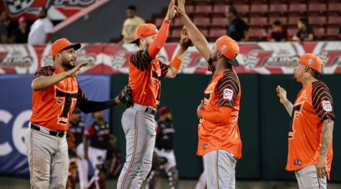 Ofensiva de Eloy Jiménez da victoria a los Toros sobre los Gigantes